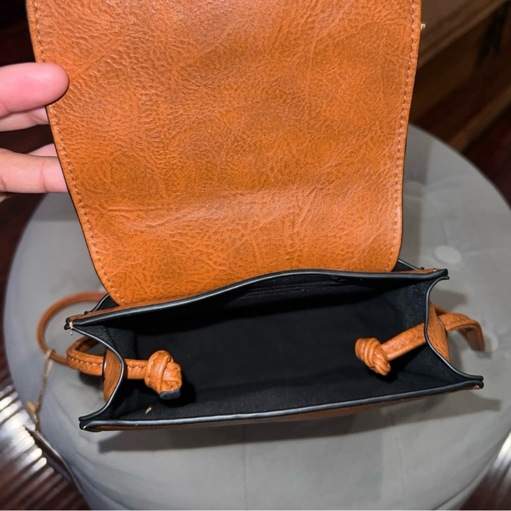 Sam & Hadley Cognac Crossbody/Shoulder Bag NWT - Picture 9 of 10